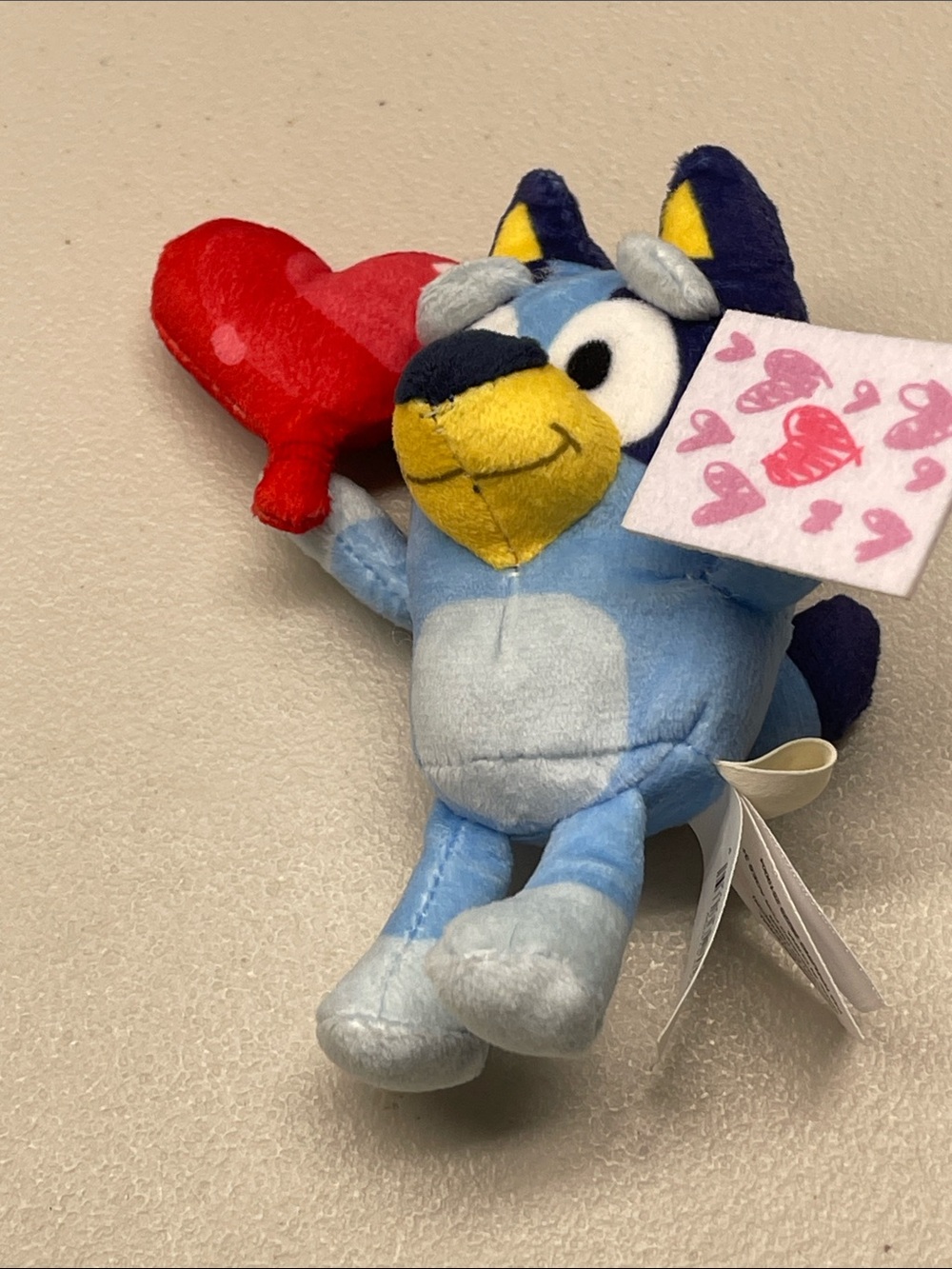 Bundle Bluey Plush with Red Heart and book - Picture 4 of 5